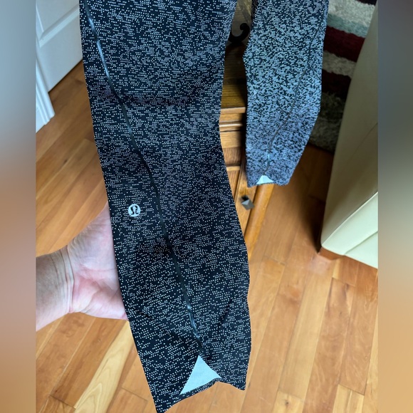 Women’s size US 6 Lululemon yoga pant to mid/shin, side pocket, and back zipper. - Picture 4 of 8